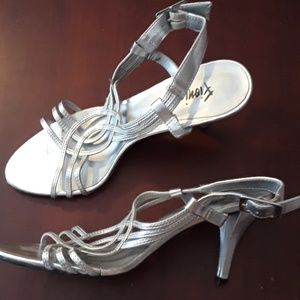 Fioni Night Women 6 1/2 Silver Strappy Sandals